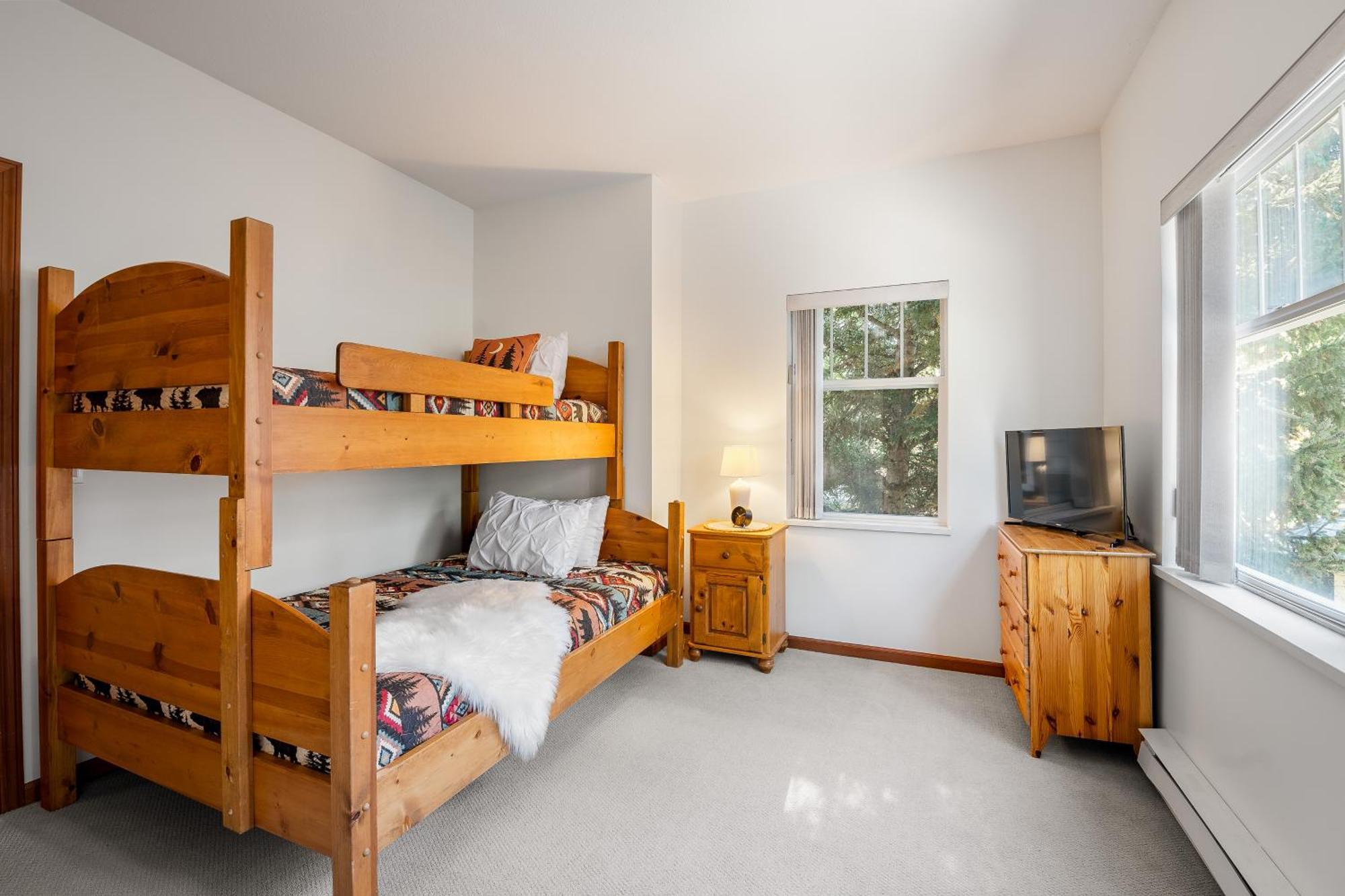 Apartment Desirable Blueberry Hill Whistler